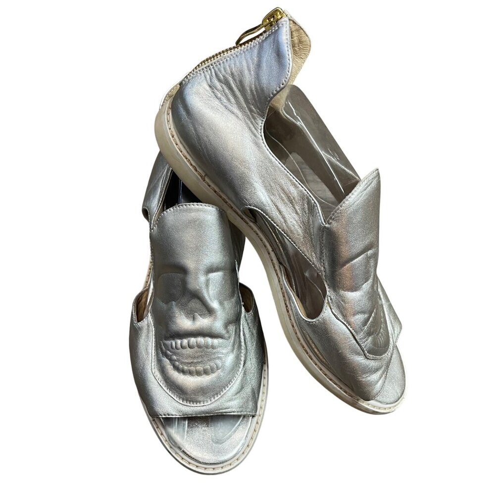 Bakers Elite Skull Embossed Leather Sandals Womens 10 EU 41 Metallic Silver FLAW